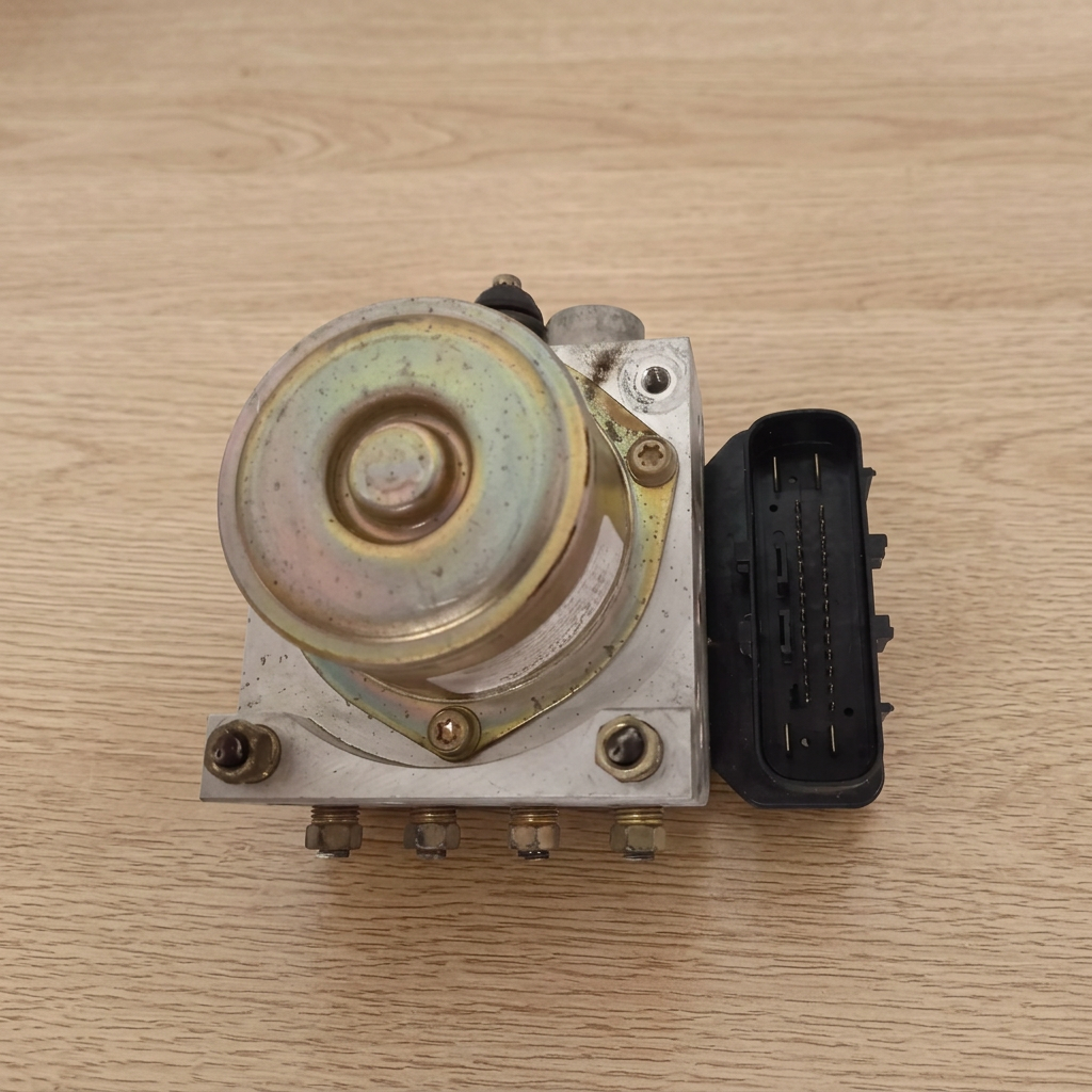 2003-2005 Nissan 350Z ABS Anti-Lock Brake Pump Assembly W/ Traction Control OEM - Image 4