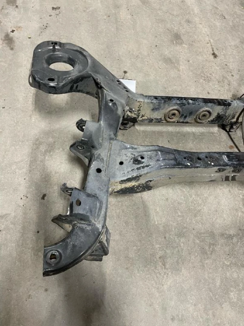 2005-2015 Nissan Armada Infiniti QX56 Rear Subframe Crossmember Engine Cradle Oem - Image 2