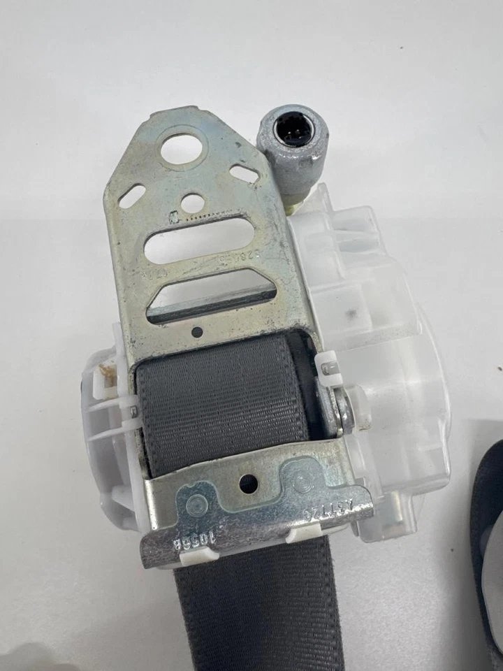 2011-2014 Toyota Sienna Left Driver Seat Belt Retractor 4 Cylinder Gray Oem - Image 2